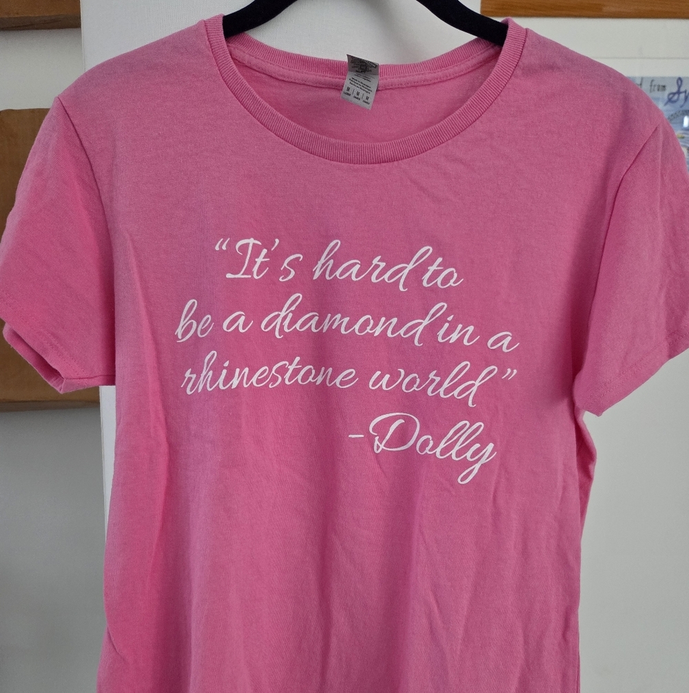 Dolly PARTON QUOTED Gildan Pink Heavy Cotton T-Shirt